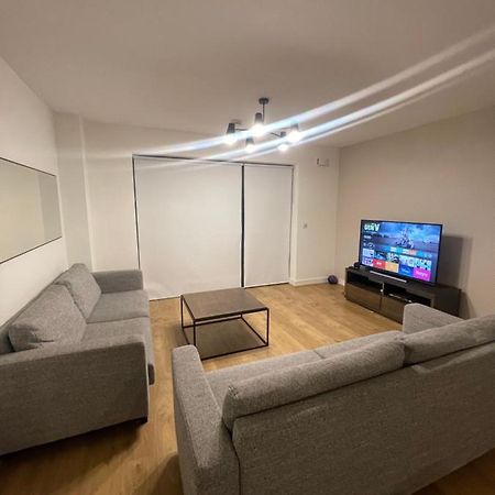 Private Room In A New Shared Apartment ماينوث المظهر الخارجي الصورة