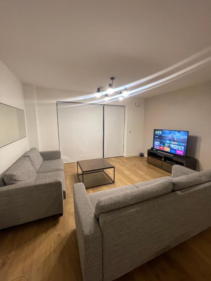 Private Room In A New Shared Apartment ماينوث المظهر الخارجي الصورة